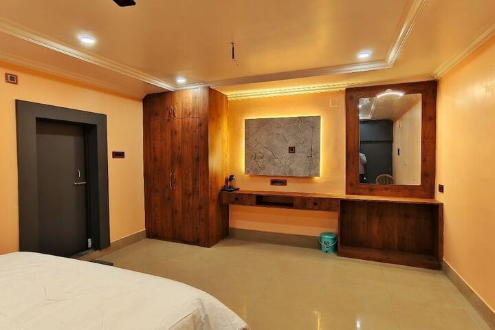Room 8 of 33