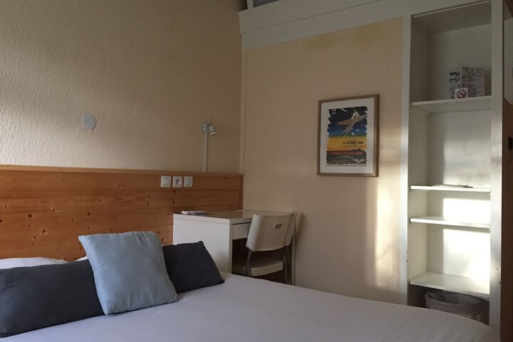 Room 8 of 141