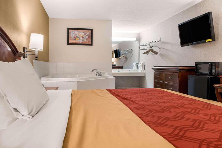 1 King Bed (2 of 10)