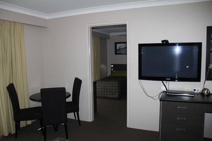 Room 10 of 38