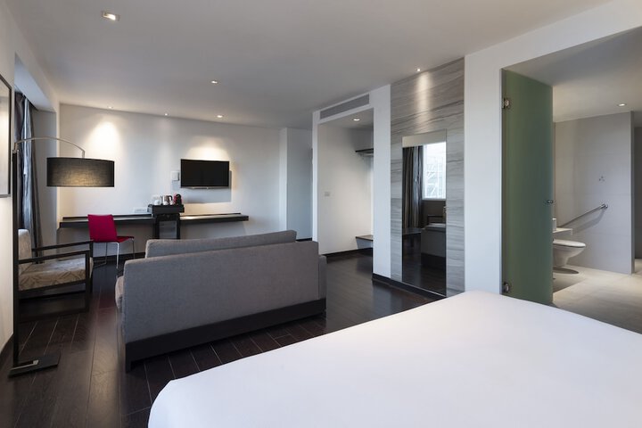 Room 17 of 115