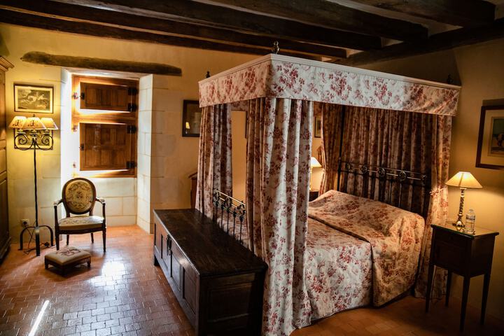 Room 5 of 49