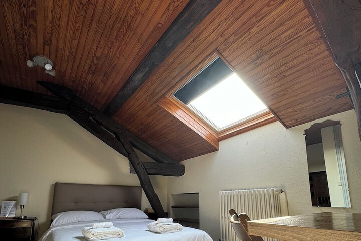 Room 2 of 9