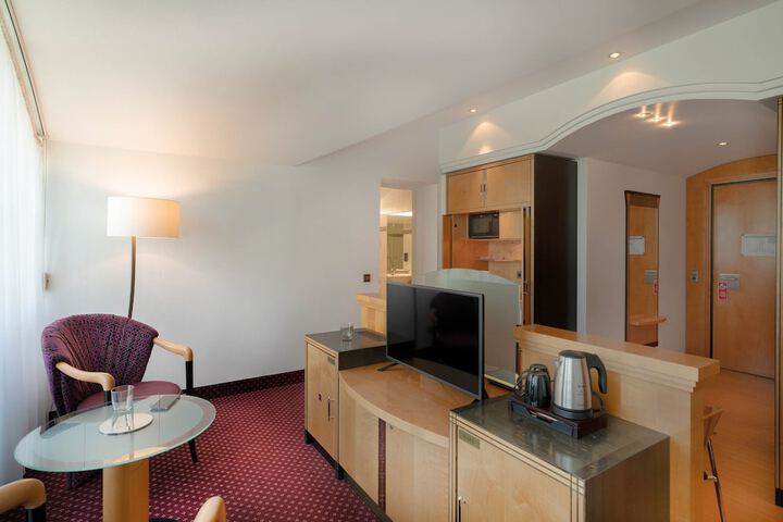 Room 34 of 102