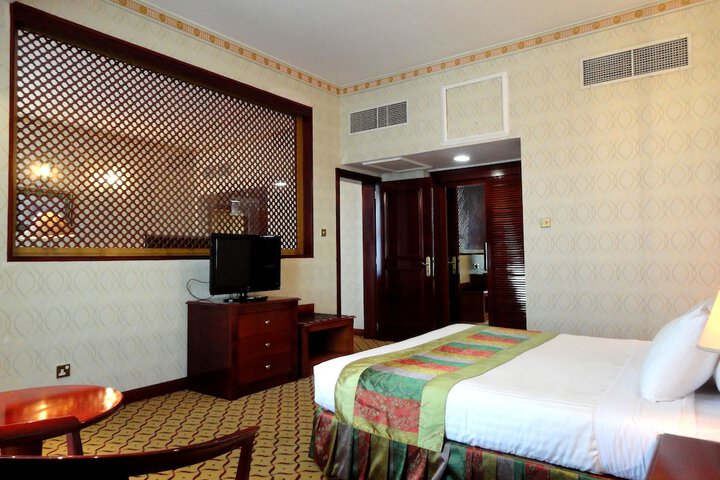 Room 35 of 71