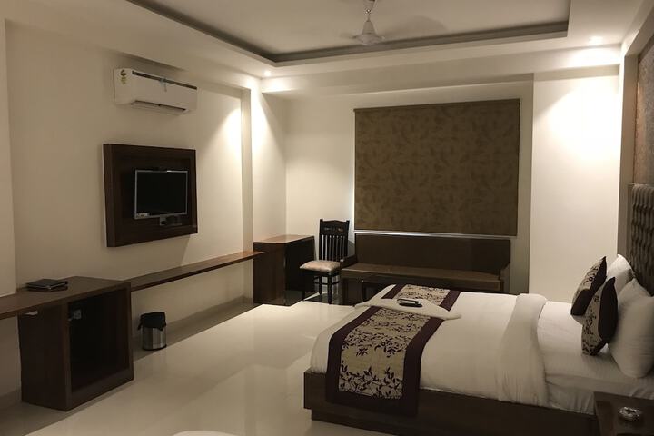Room 13 of 60