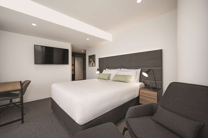 Room 5 of 84