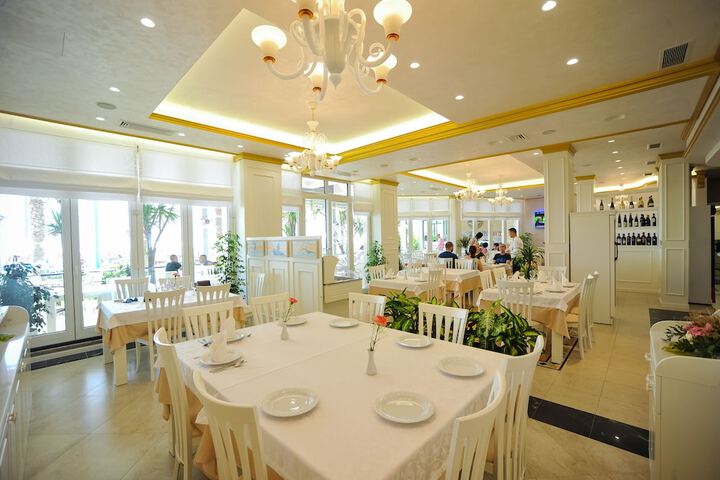 Dining 58 of 103