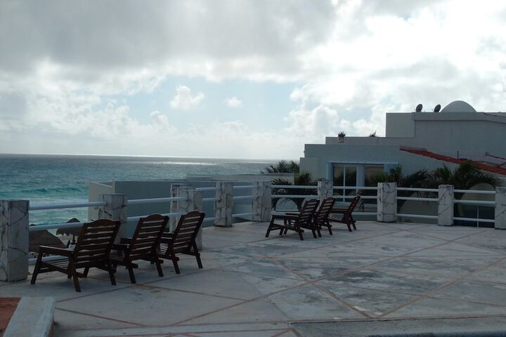 Sundeck 24 of 28