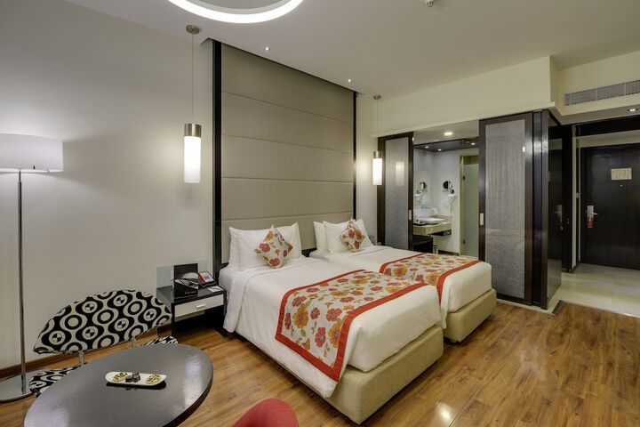 Room 12 of 80