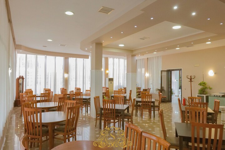 Dining 96 of 129