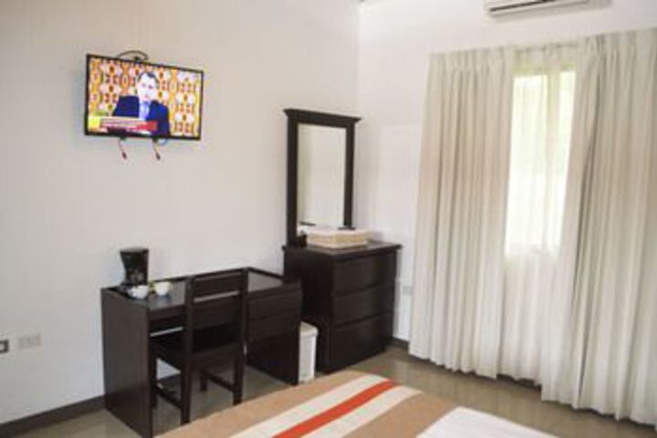 Room 32 of 53