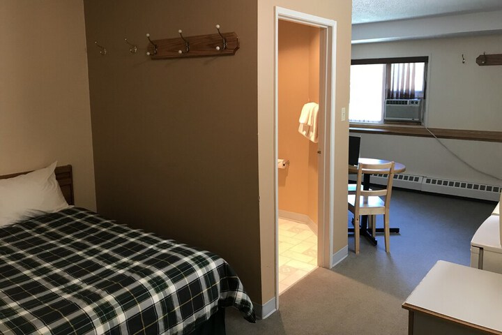 Room 48 of 102