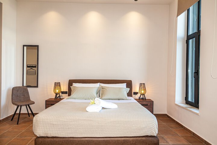 Room 10 of 35