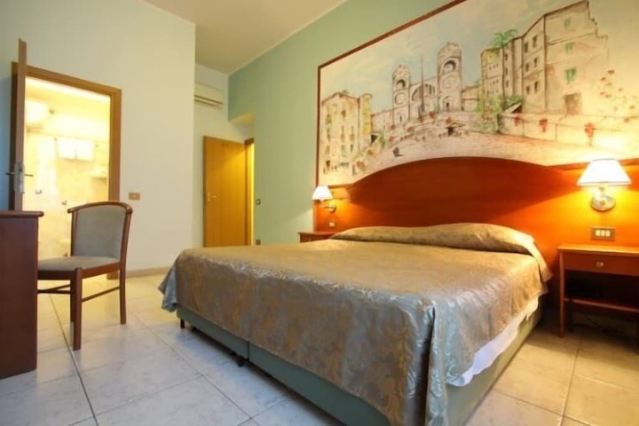 Room 11 of 21