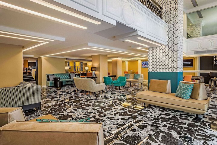 Entrance & Lobby