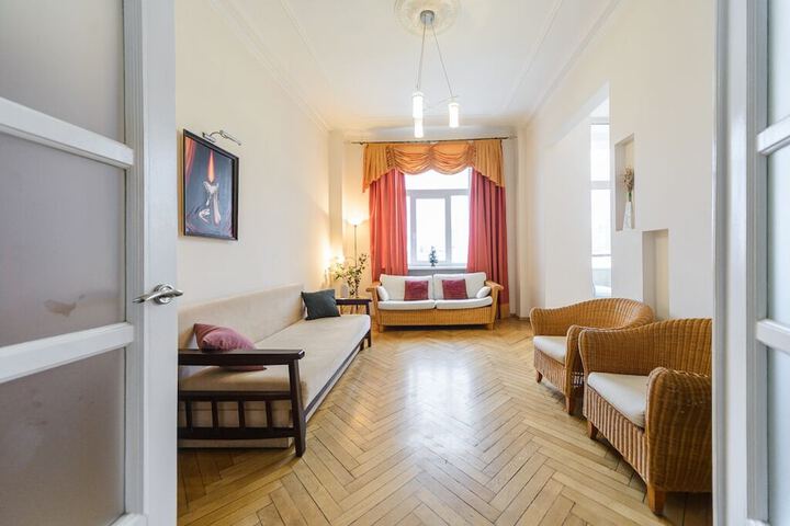 Room 10 of 23