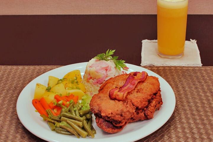 Dining 38 of 44
