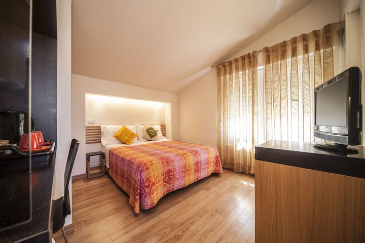 Room 3 of 39