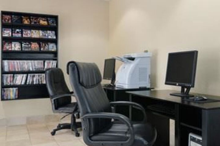 Business Center 9 of 39