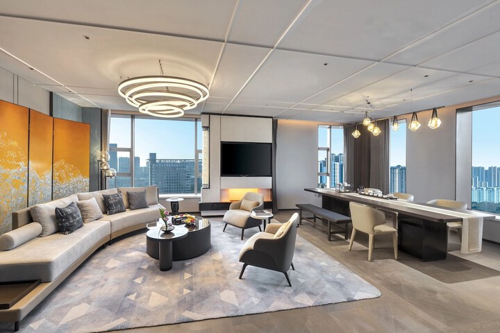 Room 7 of 72