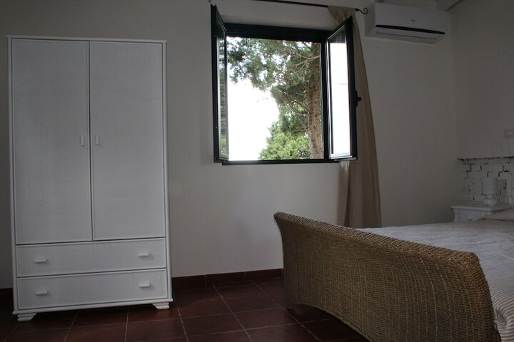 Room 5 of 199