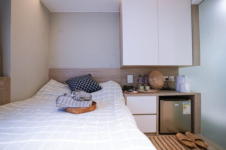 Room 28 of 77