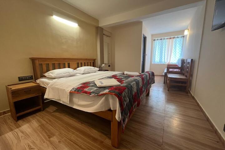 Room 9 of 28