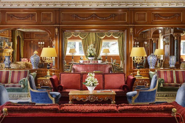 Entrance & Lobby