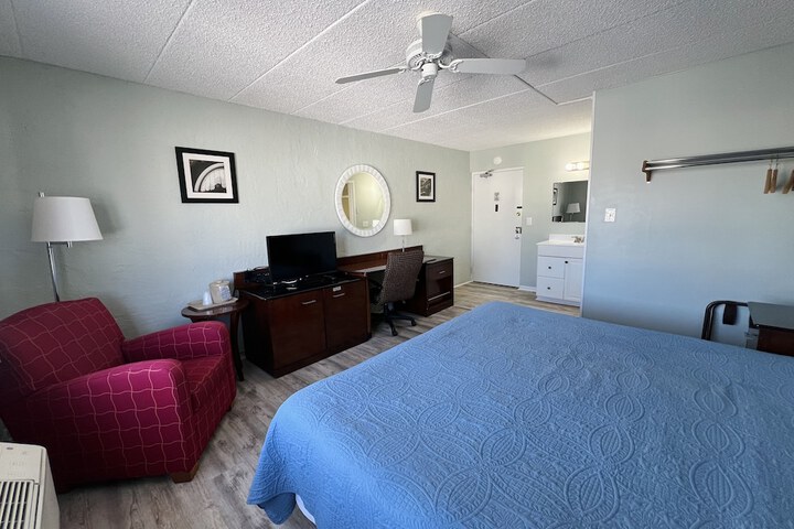Room 6 of 48