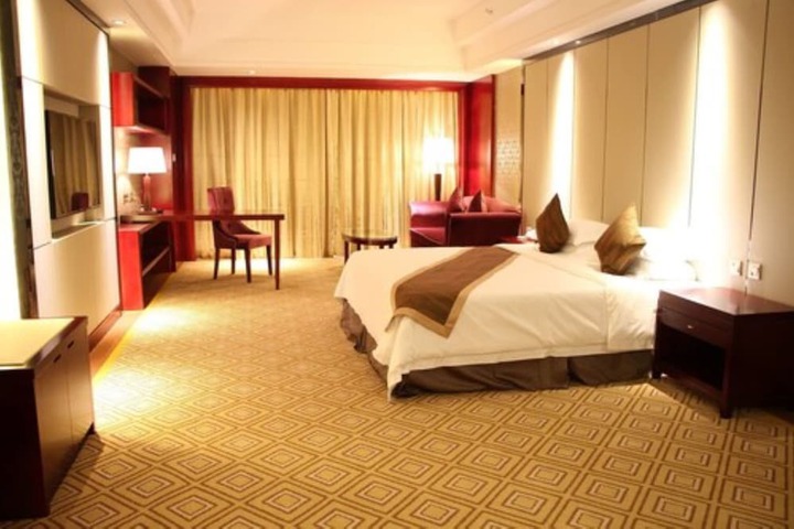 Room 25 of 46