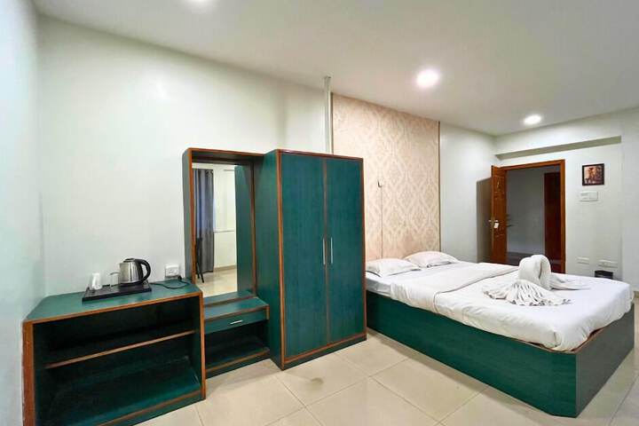 Room 4 of 11