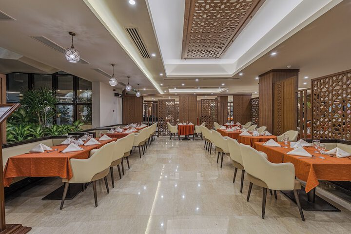 Dining 72 of 98