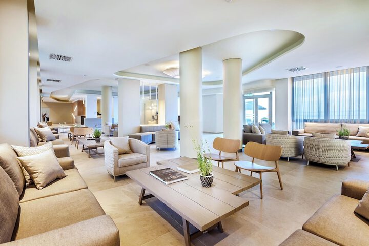 Entrance & Lobby