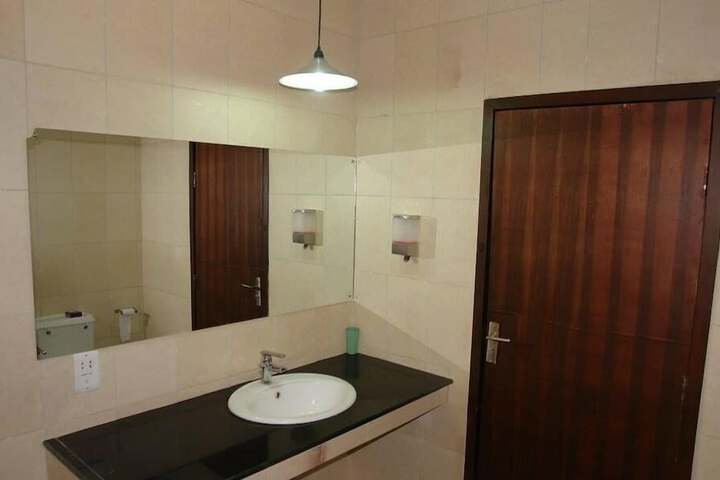 Room 12 of 18