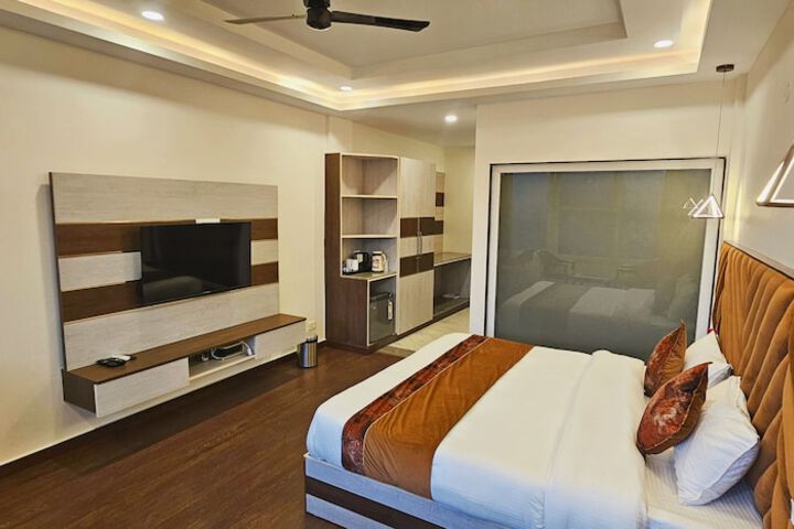 Room 7 of 24