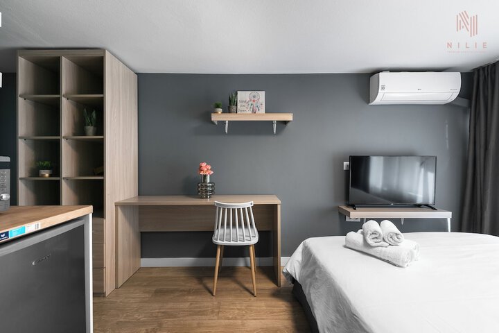 Room 32 of 60