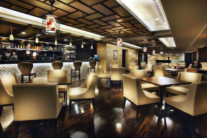 Lounge 71 of 90