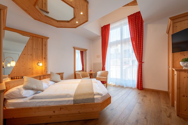 Room 3 of 48