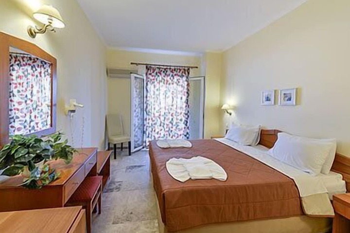 Room 15 of 38