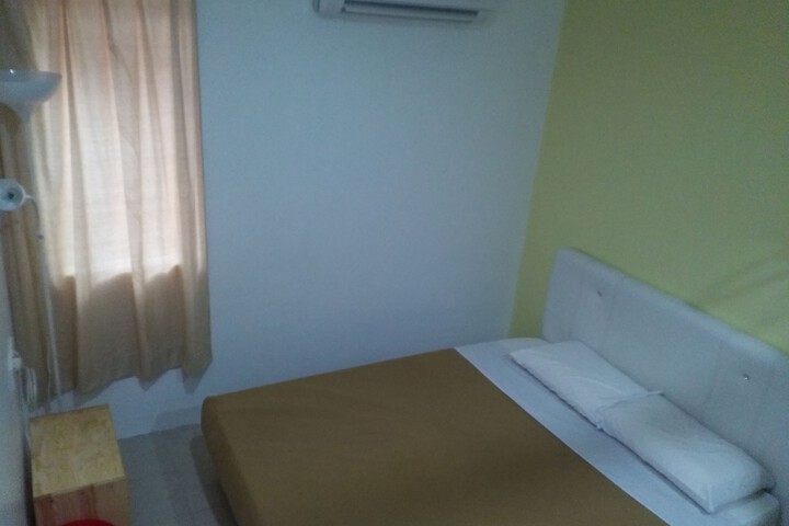Room 11 of 19