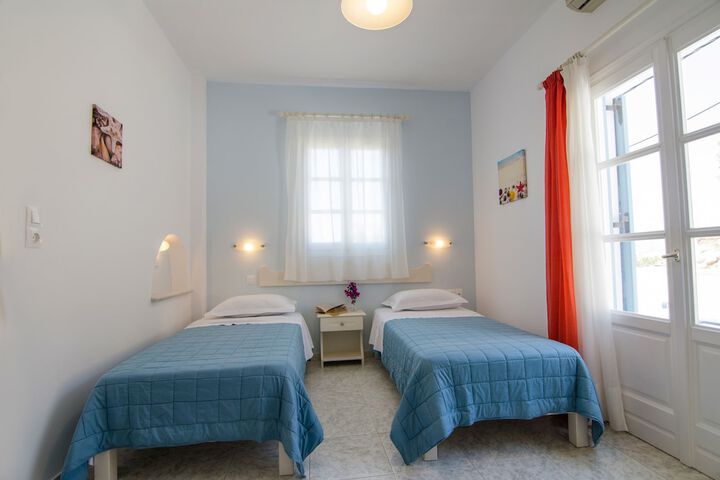 Room 8 of 33
