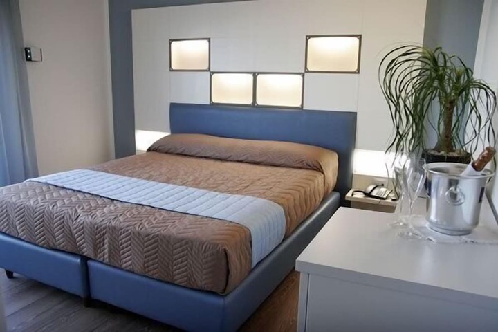 Room 4 of 23