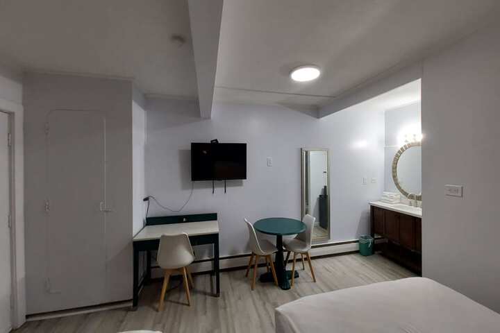 Room 3 of 46