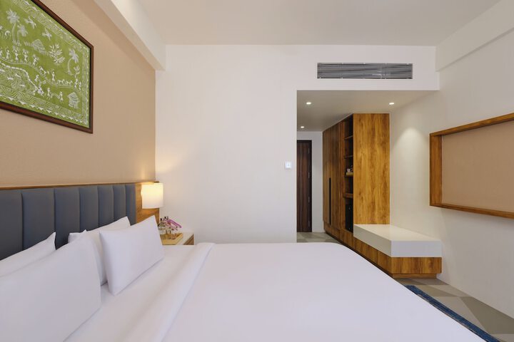 Room 12 of 25