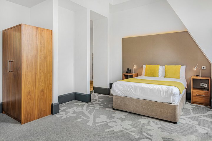 Room 14 of 106