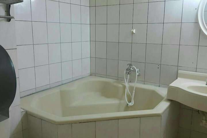 Room 15 of 22