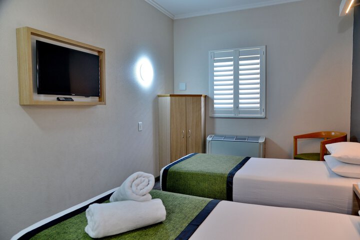 Room 11 of 27