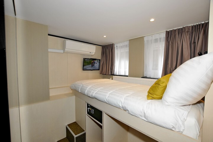 Room 11 of 42