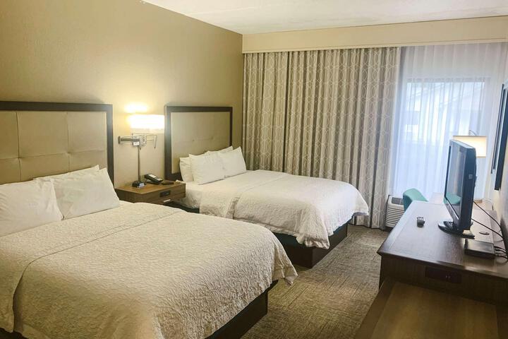 2 Queen Beds (13 of 26)